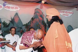 December 03 2004 - Mass Living Enlightenment initiation in Salem