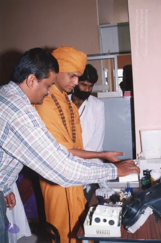 2002 Visit-to-Murugan-Temple AFP-13562