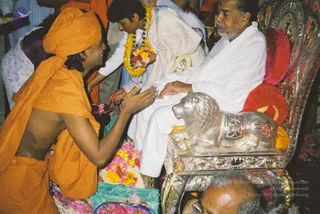 2003-SPH-ATTENDING-TIRUCHI-SWAMIGAL-JAYANTHI-BANGALORE