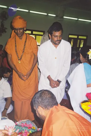 2003-SPH-ATTENDING-TIRUCHI-SWAMIGAL-JAYANTHI-BANGALORE