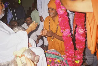 2003-SPH-ATTENDING-TIRUCHI-SWAMIGAL-JAYANTHI-BANGALORE