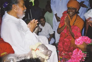 2003-SPH-ATTENDING-TIRUCHI-SWAMIGAL-JAYANTHI-BANGALORE