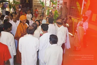 2003-SPH-ATTENDING-TIRUCHI-SWAMIGAL-JAYANTHI-BANGALORE