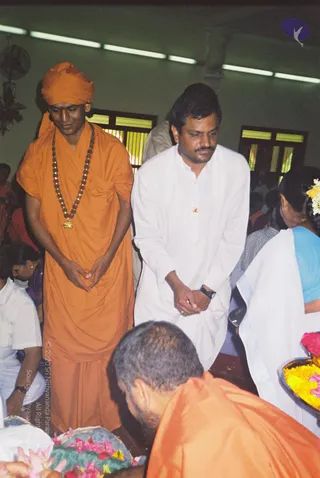 2003-SPH-ATTENDING-TIRUCHI-SWAMIGAL-JAYANTHI-BANGALORE