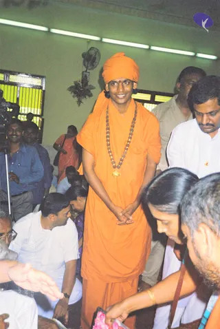 2003-SPH-ATTENDING-TIRUCHI-SWAMIGAL-JAYANTHI-BANGALORE
