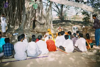 2003-SWAMIJI-PERFORMING-POOJA-UNDER-BANYAN-TREE