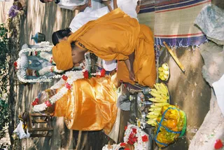 2003-SWAMIJI-PERFORMING-POOJA-UNDER-BANYAN-TREE