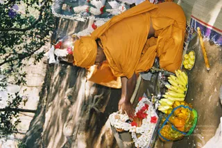 2003-SWAMIJI-PERFORMING-POOJA-UNDER-BANYAN-TREE