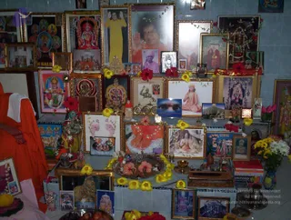 2004-DEVOTEE-HOUSE-VISIT