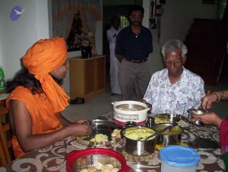 2004-DEVOTEE-HOUSE-VISIT