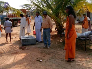 2004-DHAKSHINAMURTHY-ARRIVAL-ADIKAILASA