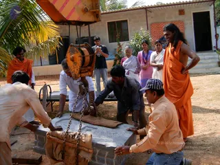 2004-DHAKSHINAMURTHY-ARRIVAL-ADIKAILASA