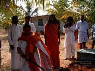 2004-DHAKSHINAMURTHY-ARRIVAL-ADIKAILASA