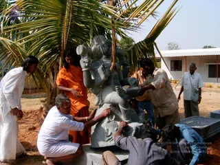2004-DHAKSHINAMURTHY-ARRIVAL-ADIKAILASA