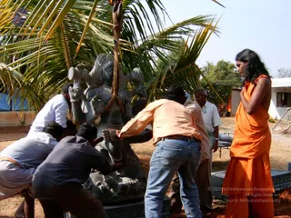 2004-DHAKSHINAMURTHY-ARRIVAL-ADIKAILASA