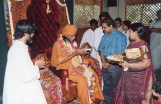 2004-Glimpses-Of-Arriving-From-World-Tour
