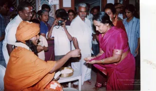 2004-Kanchipuram-House-Visit-And-Paada-Pooja