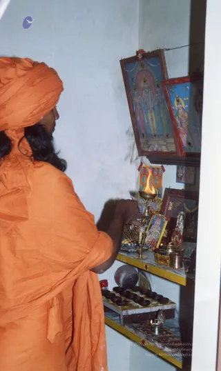 2004-Kanchipuram-House-Visit-And-Paada-Pooja