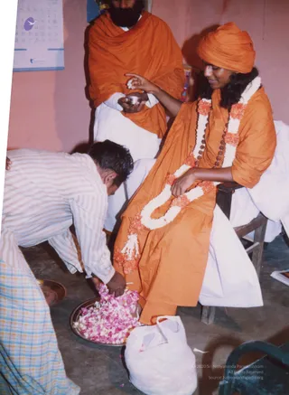 2004-Kanchipuram-House-Visit-And-Paada-Pooja