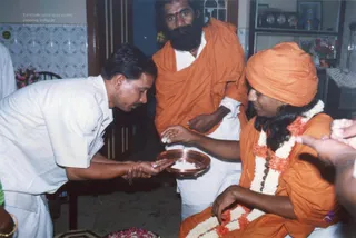 2004-Kanchipuram-House-Visit-And-Paada-Pooja