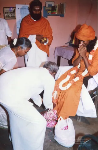 2004-Kanchipuram-House-Visit-And-Paada-Pooja