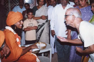 2004-Kanchipuram-House-Visit-And-Paada-Pooja