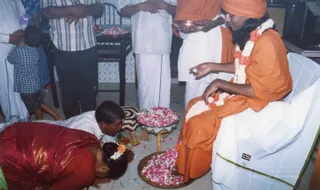2004-Kanchipuram-House-Visit-And-Paada-Pooja