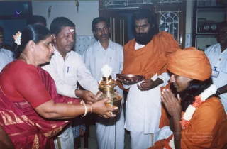 2004-Kanchipuram-House-Visit-And-Paada-Pooja