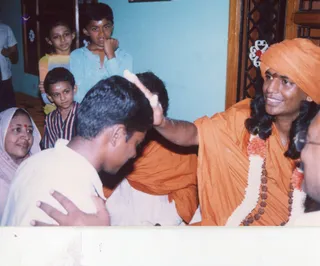 2004-Kanchipuram-House-Visit-And-Paada-Pooja