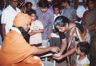 2004-Kanchipuram-House-Visit-And-Paada-Pooja