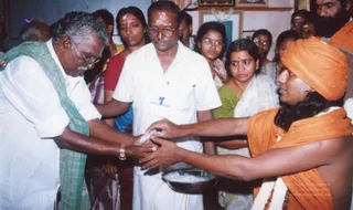 2004-Kanchipuram-House-Visit-And-Paada-Pooja