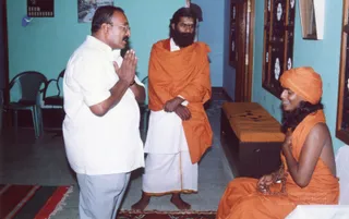 2004-Kanchipuram-House-Visit-And-Paada-Pooja