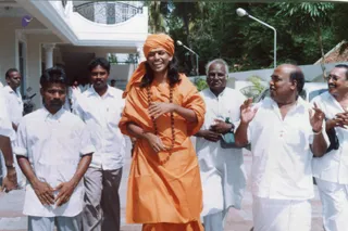 2004-Kanchipuram-House-Visit-And-Paada-Pooja