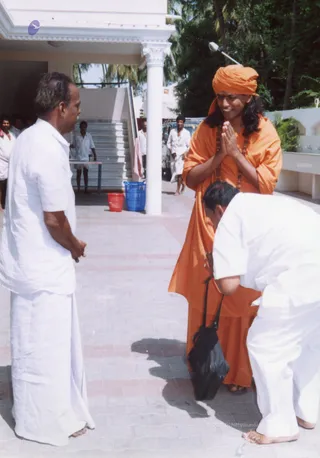 2004-Kanchipuram-House-Visit-And-Paada-Pooja