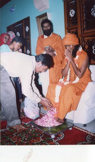 2004-Kanchipuram-House-Visit-And-Paada-Pooja