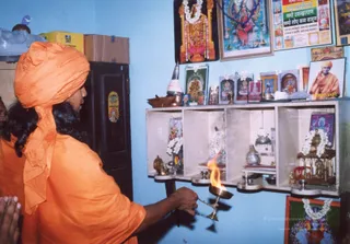 2004-Kanchipuram-House-Visit-And-Paada-Pooja