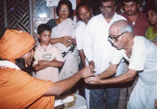 2004-Kanchipuram-House-Visit-And-Paada-Pooja