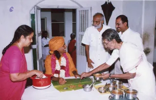 2004-Visit-To-Devotees-House-At-Kandanoor-Chettinadu