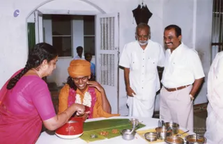 2004-Visit-To-Devotees-House-At-Kandanoor-Chettinadu