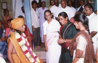 2004-Visit-To-Devotees-House-At-Kandanoor-Chettinadu