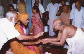2004-Visit-To-Devotees-House-At-Kandanoor-Chettinadu