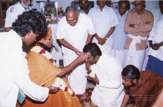 2004-Visit-To-Devotees-House-At-Kandanoor-Chettinadu