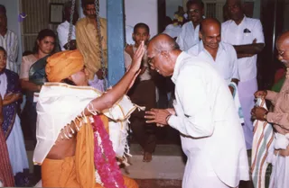 2004-Visit-To-Devotees-House-At-Kandanoor-Chettinadu