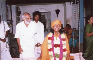 2004-Visit-To-Devotees-House-At-Kandanoor-Chettinadu