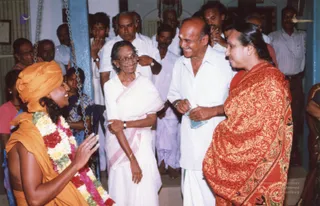 2004-Visit-To-Devotees-House-At-Kandanoor-Chettinadu