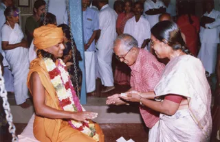 2004-Visit-To-Devotees-House-At-Kandanoor-Chettinadu