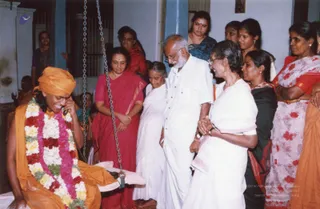 2004-Visit-To-Devotees-House-At-Kandanoor-Chettinadu