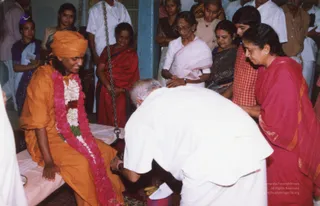 2004-Visit-To-Devotees-House-At-Kandanoor-Chettinadu