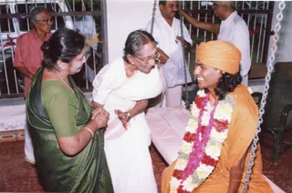 2004-Visit-To-Devotees-House-At-Kandanoor-Chettinadu