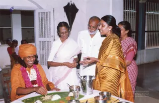 2004-Visit-To-Devotees-House-At-Kandanoor-Chettinadu